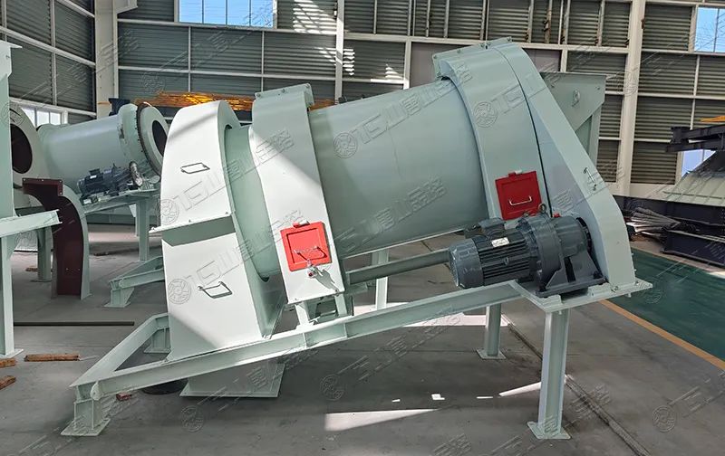 機(jī)制砂防離析、防揚(yáng)塵，有經(jīng)驗(yàn)的砂廠都在用加濕拌和機(jī)