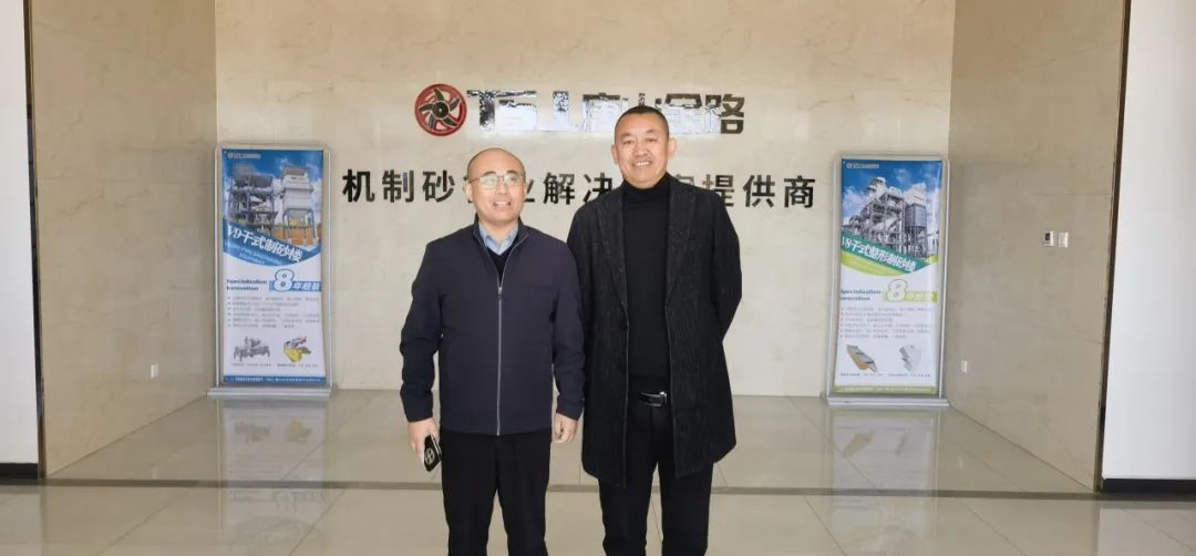 山東省砂石協(xié)會專職副秘書長陳文蒞臨唐山金路，考察特細(xì)砂制砂樓